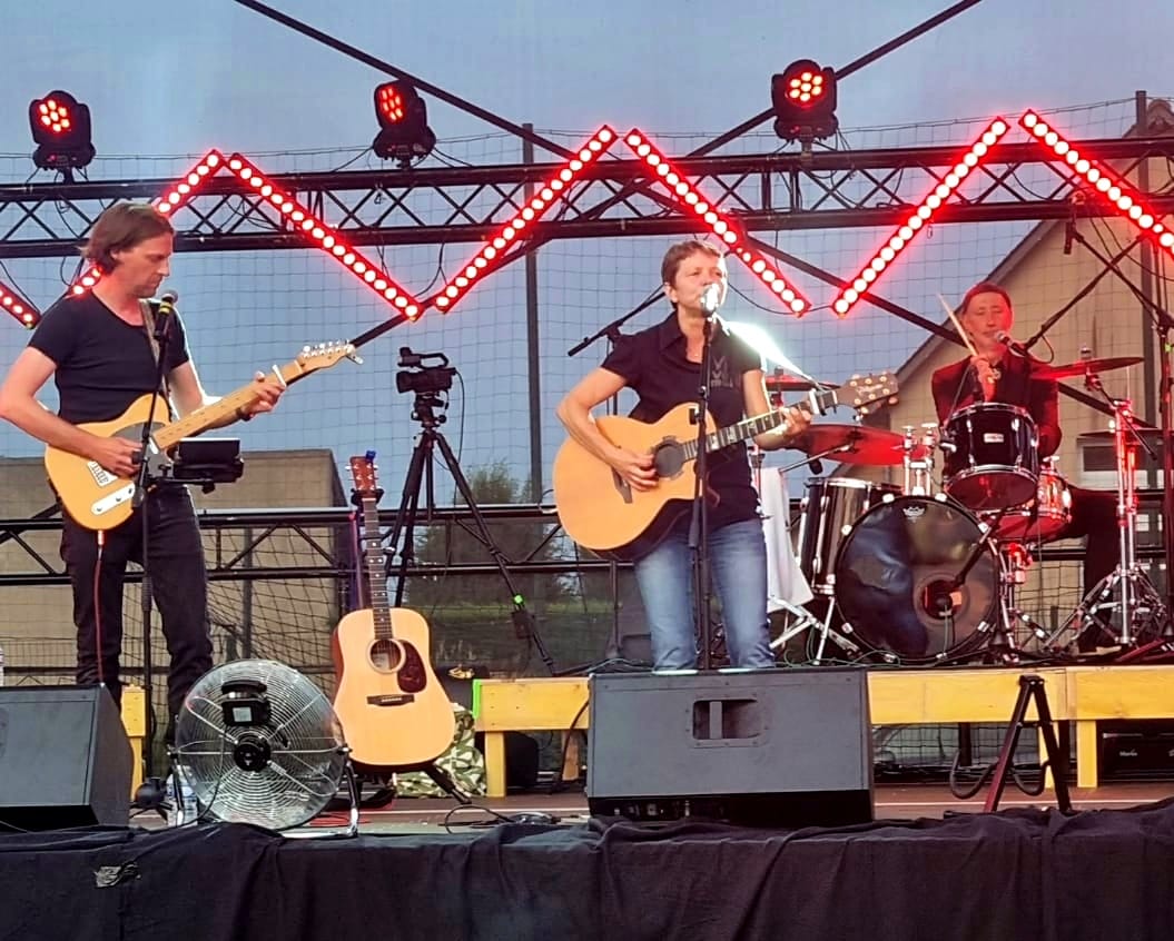 Groupe de reprises Folk Rock, Rosewood Popfolk Revival